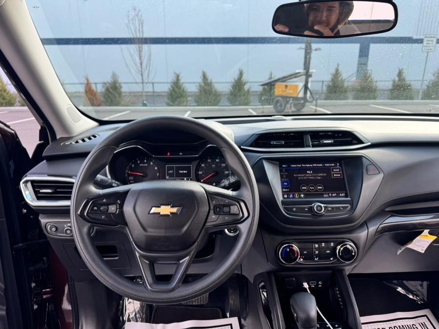 2023 Chevrolet Trailblazer FWD 4dr LT photo