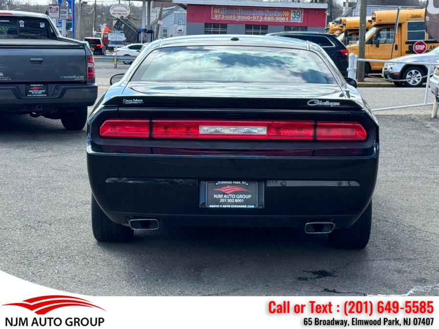 2014 Dodge Challenger SXT photo