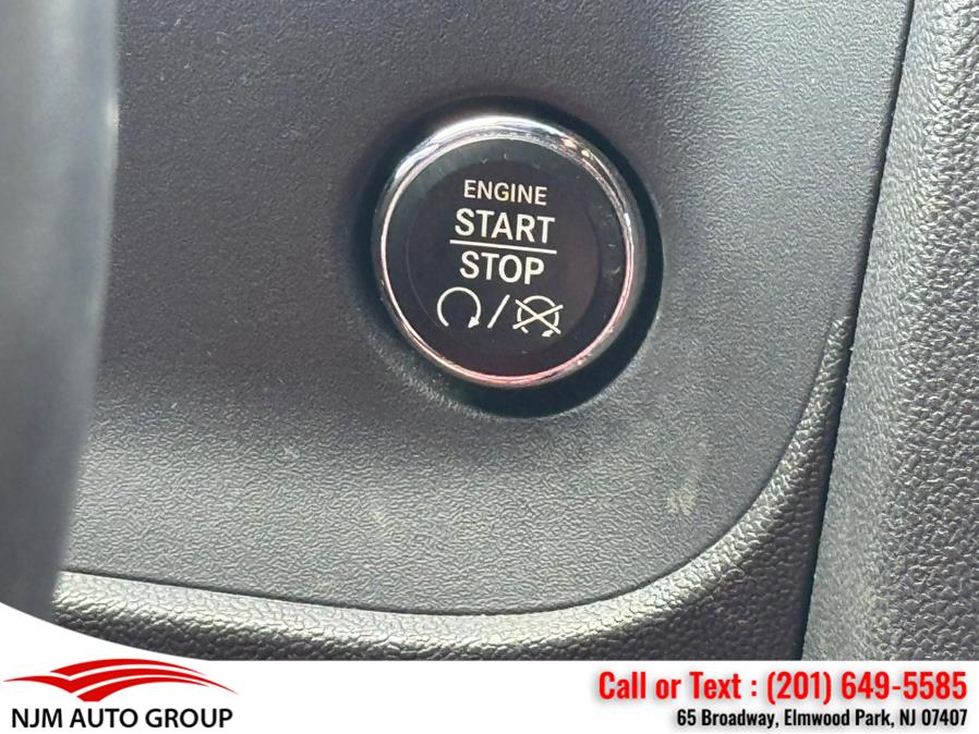 2014 Dodge Challenger SXT photo