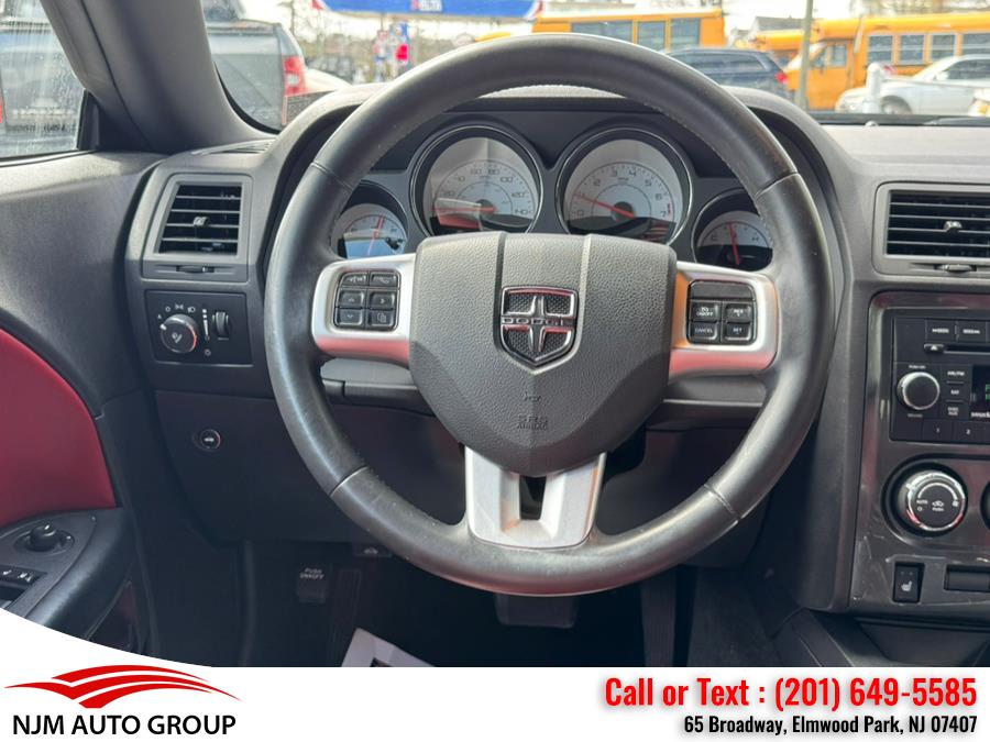 2014 Dodge Challenger SXT photo