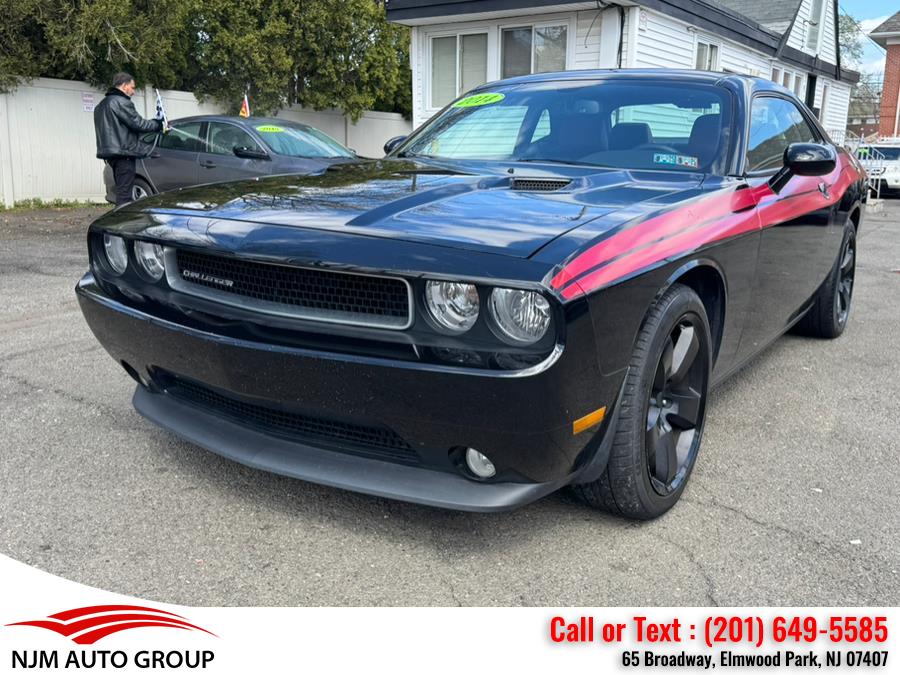2014 Dodge Challenger SXT photo