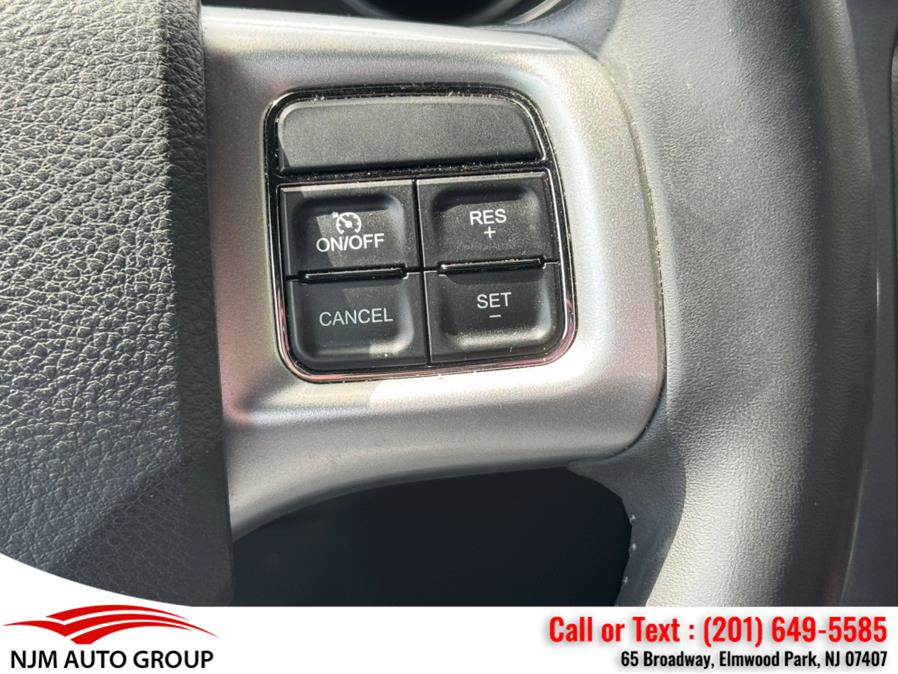 2014 Dodge Challenger SXT photo