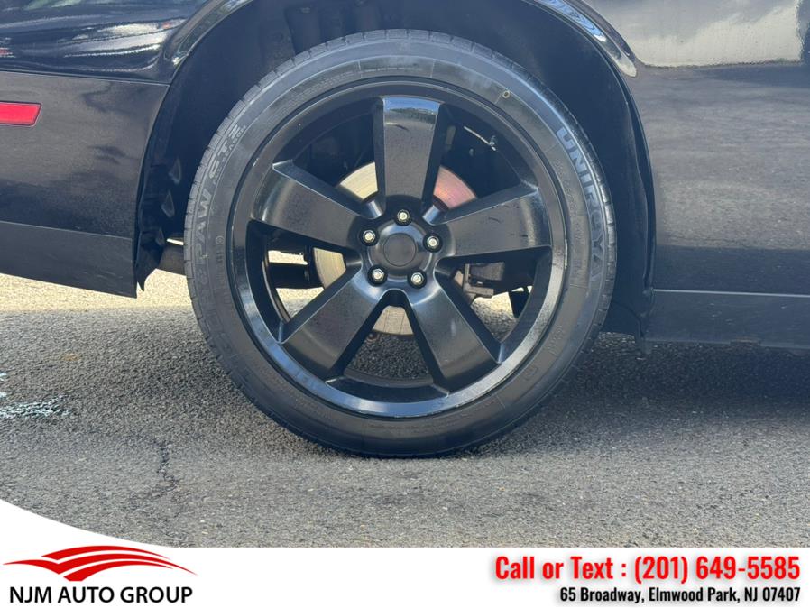 2014 Dodge Challenger SXT photo