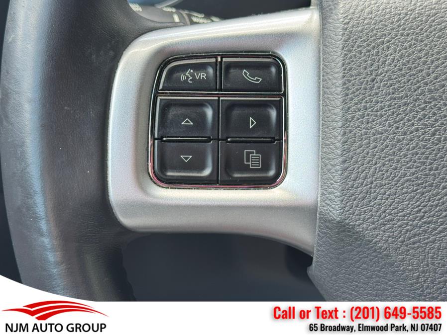 2014 Dodge Challenger SXT photo