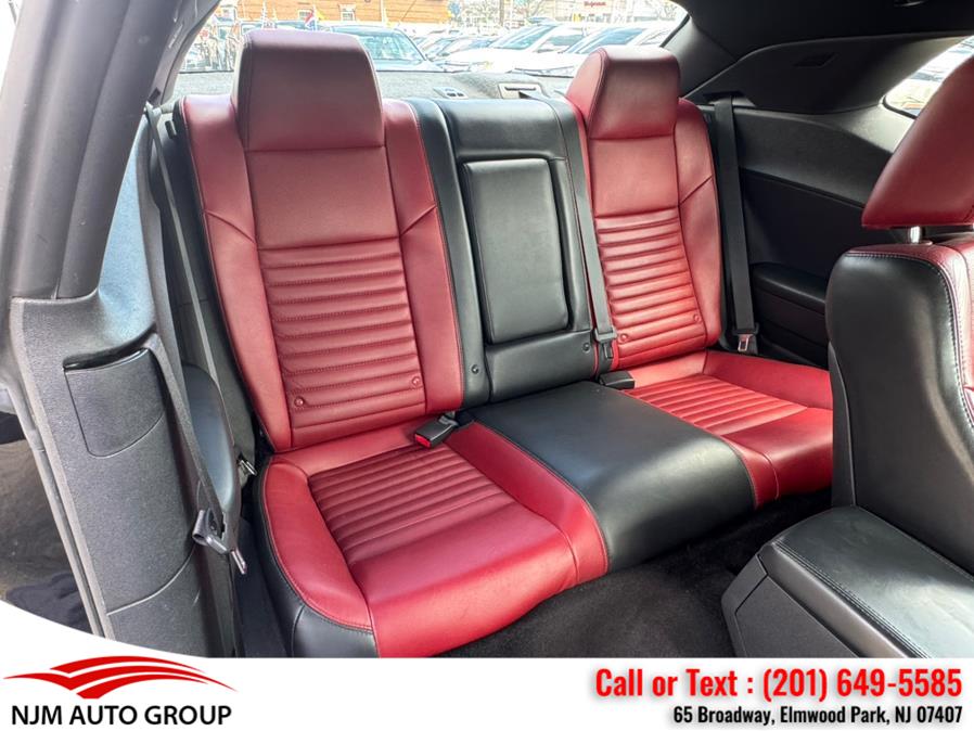 2014 Dodge Challenger SXT photo