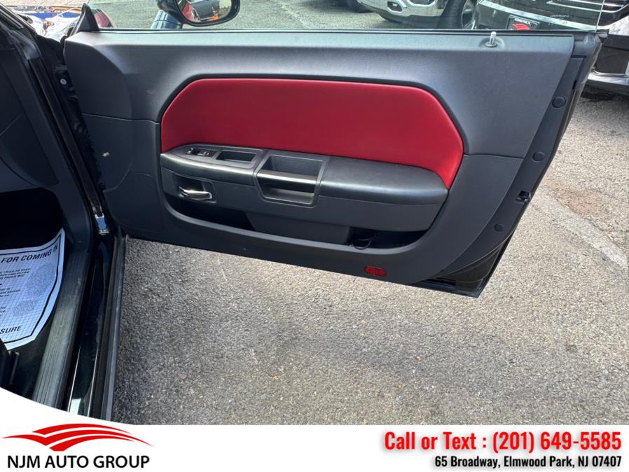 2014 Dodge Challenger SXT photo