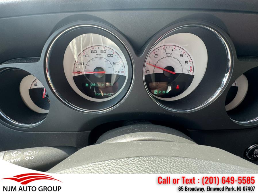 2014 Dodge Challenger SXT photo