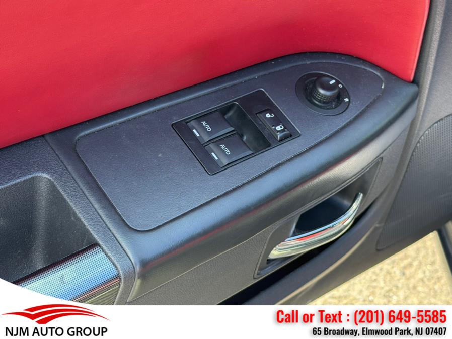 2014 Dodge Challenger SXT photo