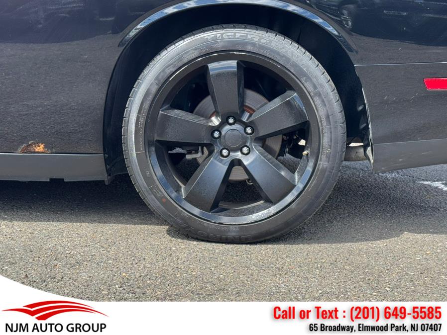 2014 Dodge Challenger SXT photo