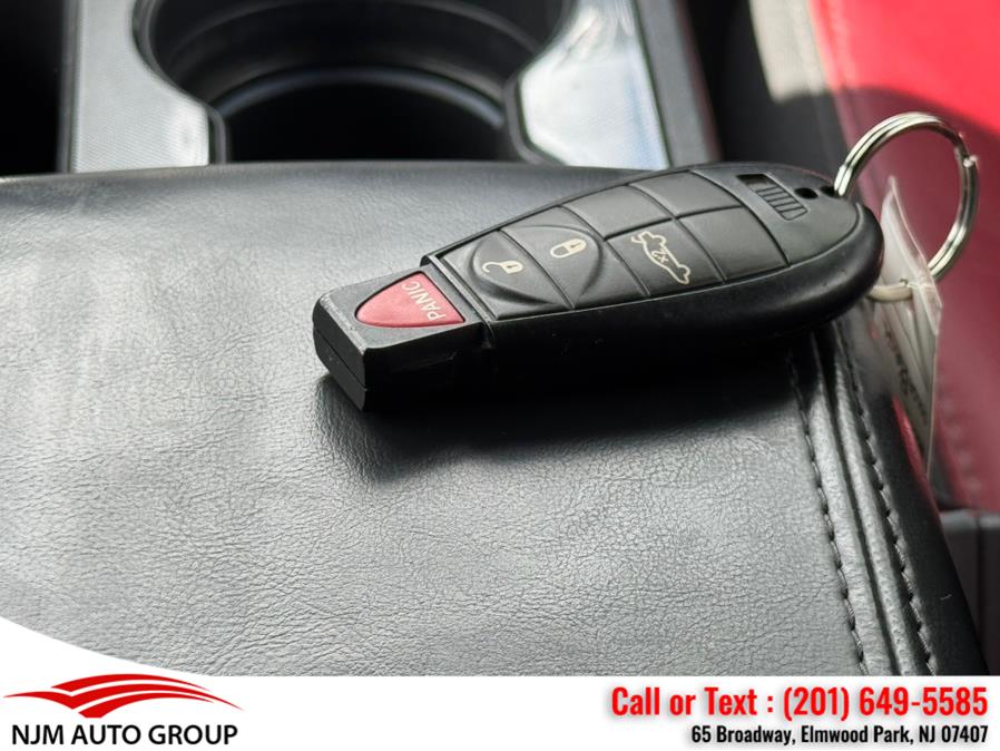 2014 Dodge Challenger SXT photo