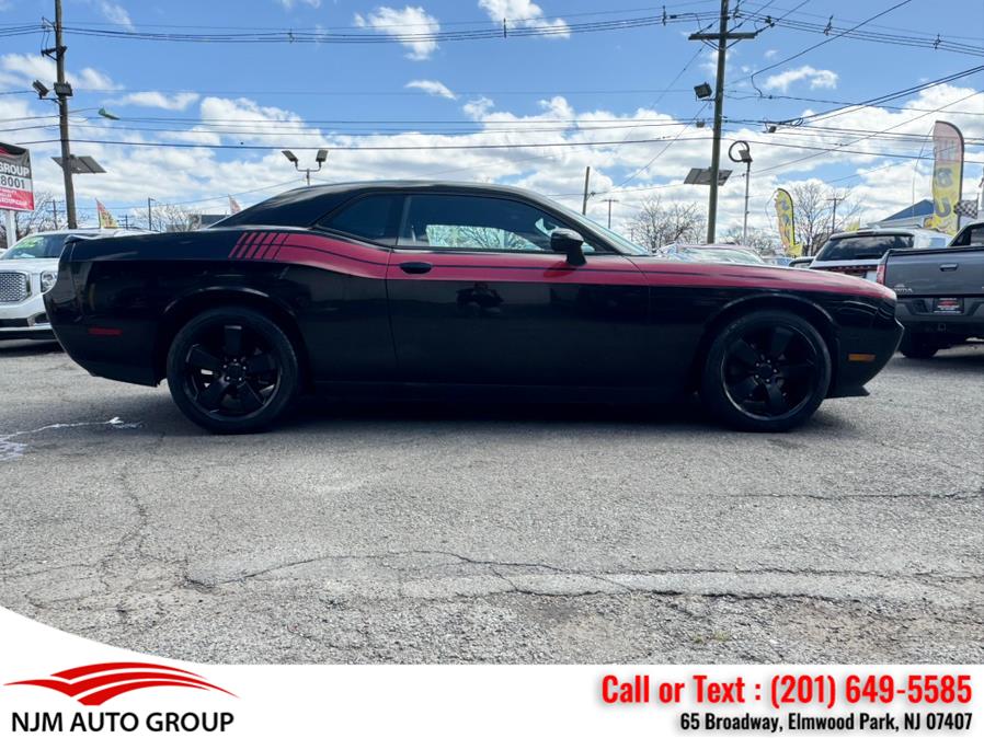 2014 Dodge Challenger SXT photo