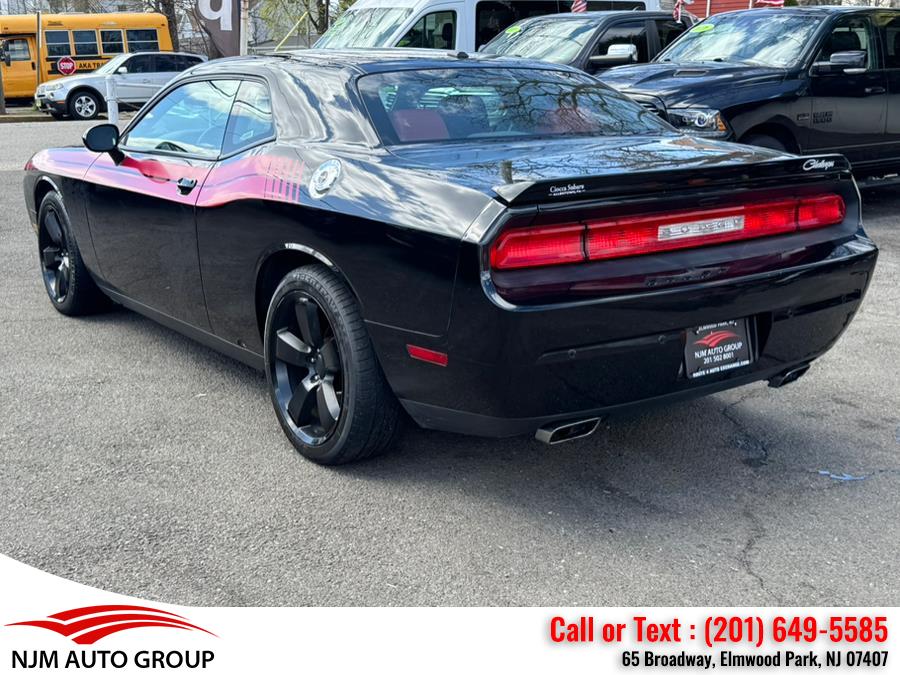 2014 Dodge Challenger SXT photo
