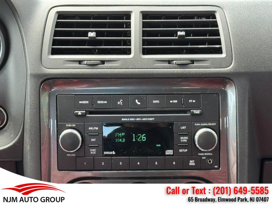 2014 Dodge Challenger SXT photo