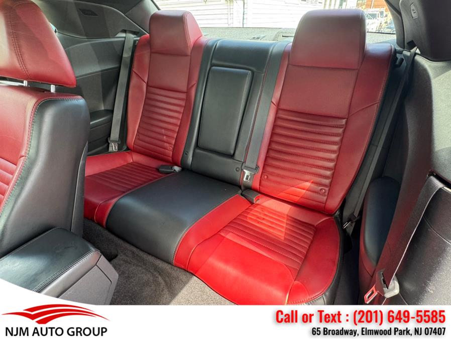 2014 Dodge Challenger SXT photo