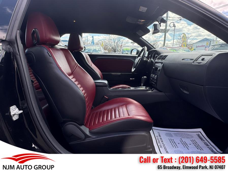 2014 Dodge Challenger SXT photo