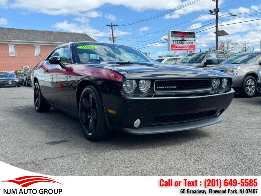 2014 Dodge Challenger SXT photo