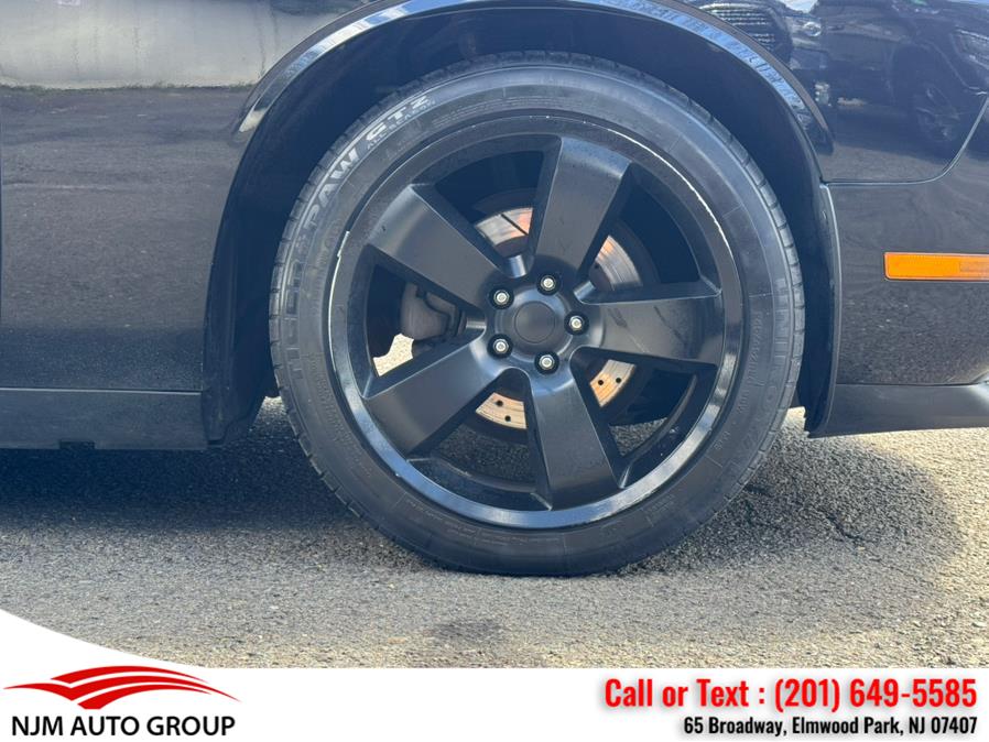 2014 Dodge Challenger SXT photo