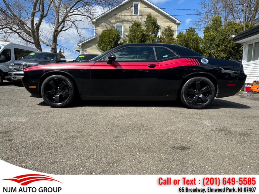 2014 Dodge Challenger SXT photo