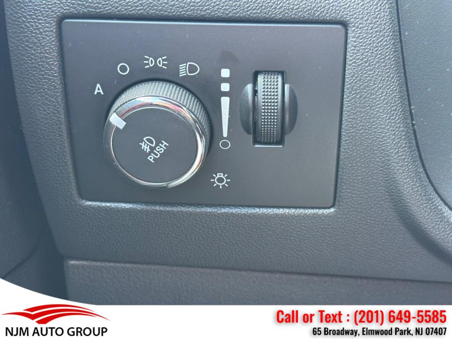 2014 Dodge Challenger SXT photo