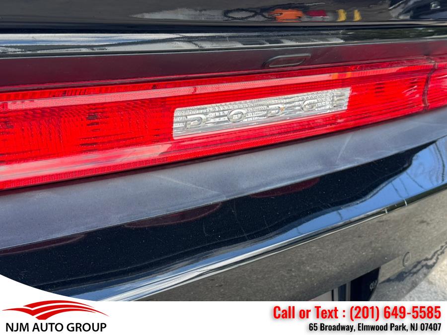 2014 Dodge Challenger SXT photo