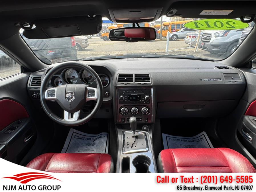 2014 Dodge Challenger SXT photo
