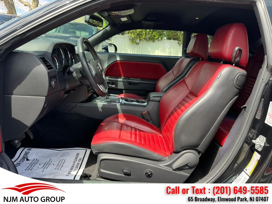 2014 Dodge Challenger SXT photo