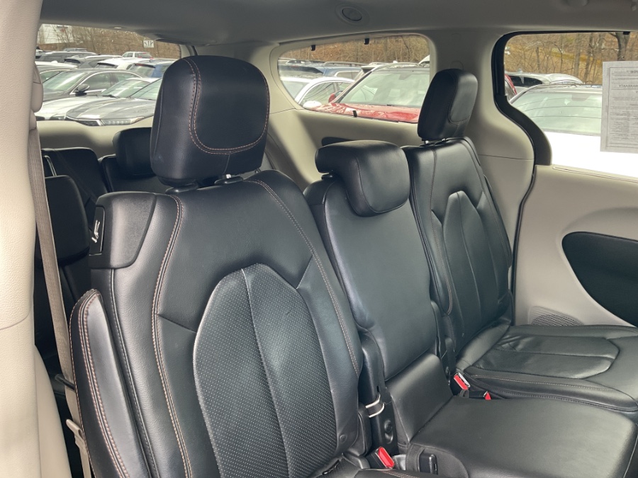 2018 Chrysler Pacifica Touring L FWD photo