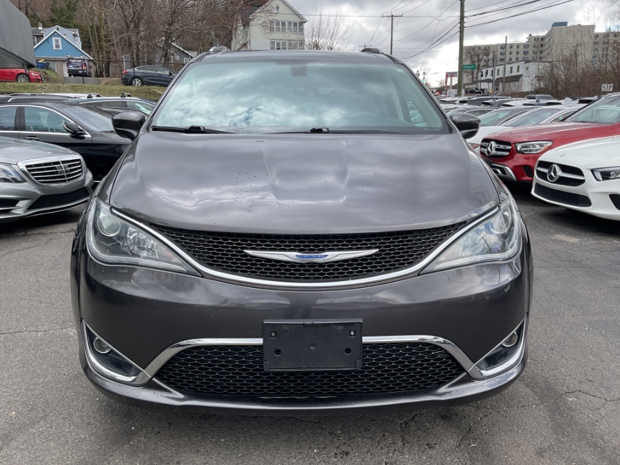 2018 Chrysler Pacifica Touring L FWD photo