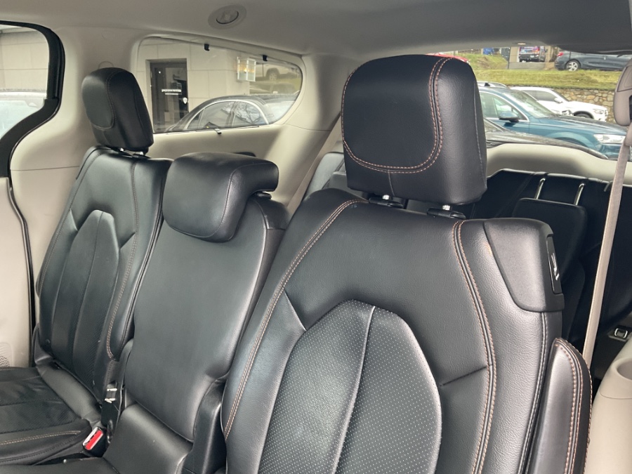 2018 Chrysler Pacifica Touring L FWD photo