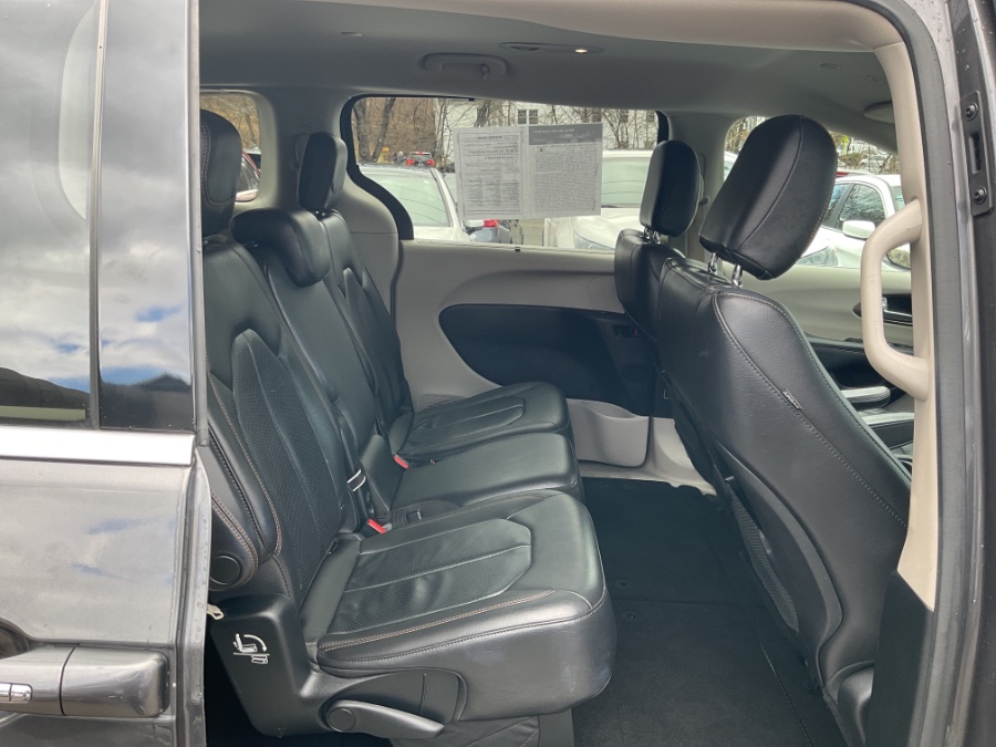 2018 Chrysler Pacifica Touring L FWD photo