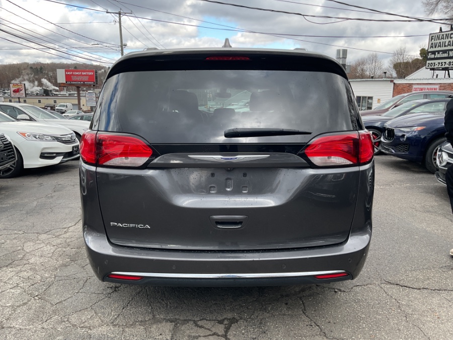 2018 Chrysler Pacifica Touring L FWD photo