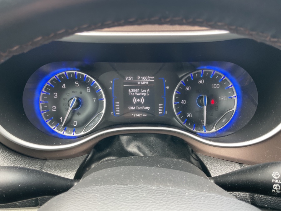 2018 Chrysler Pacifica Touring L FWD photo