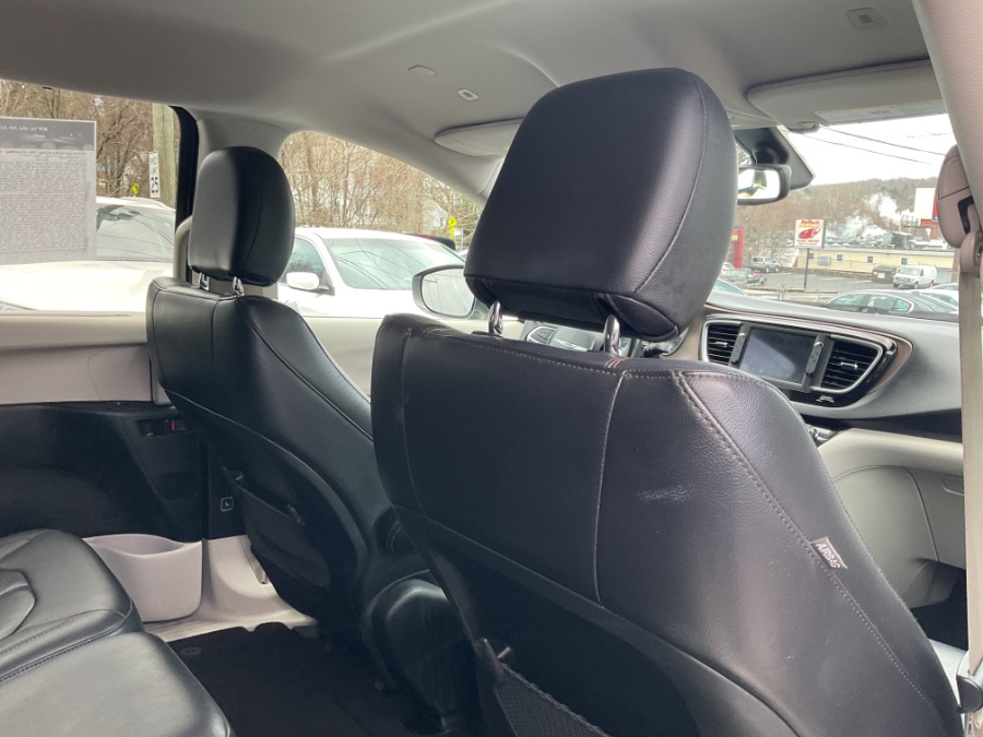 2018 Chrysler Pacifica Touring L FWD photo