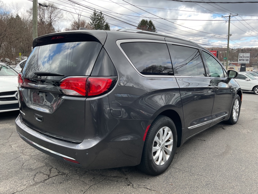 2018 Chrysler Pacifica Touring L FWD photo