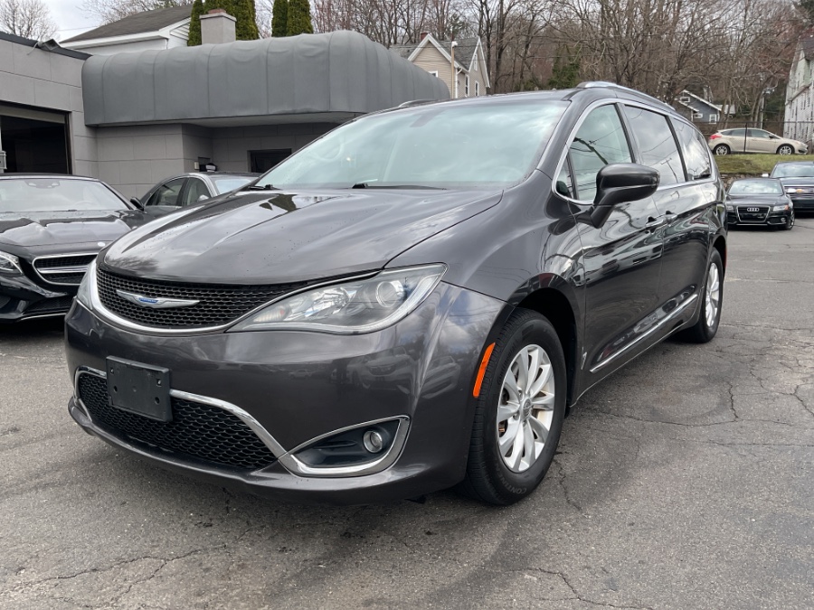 2018 Chrysler Pacifica Touring L FWD photo