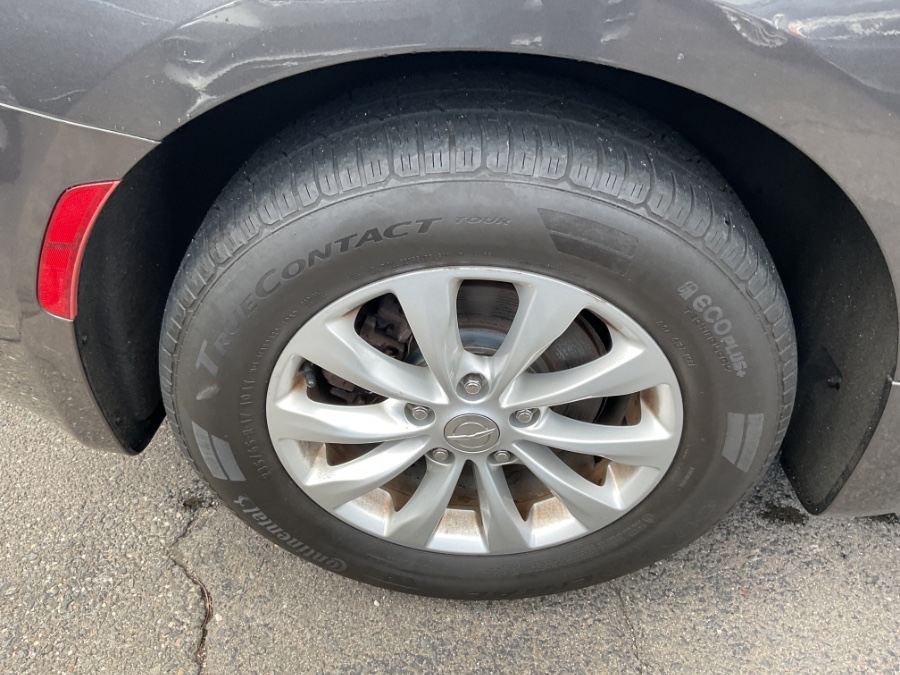 2018 Chrysler Pacifica Touring L FWD photo