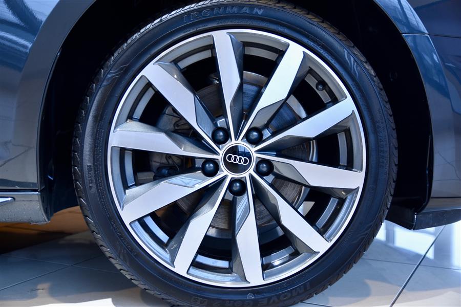 2022 Audi A4 quattro Premium Plus 40 TFSI photo