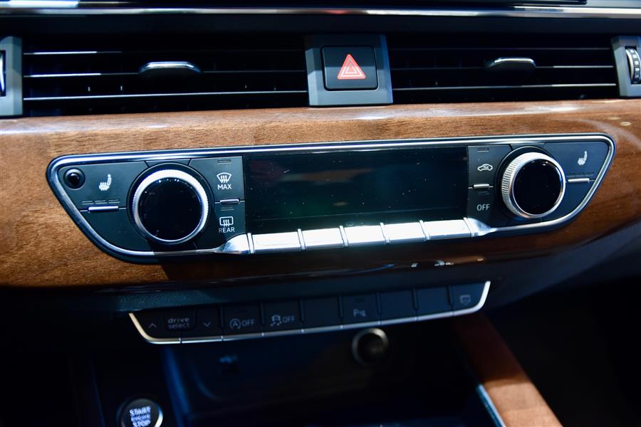 2022 Audi A4 quattro Premium Plus 40 TFSI photo