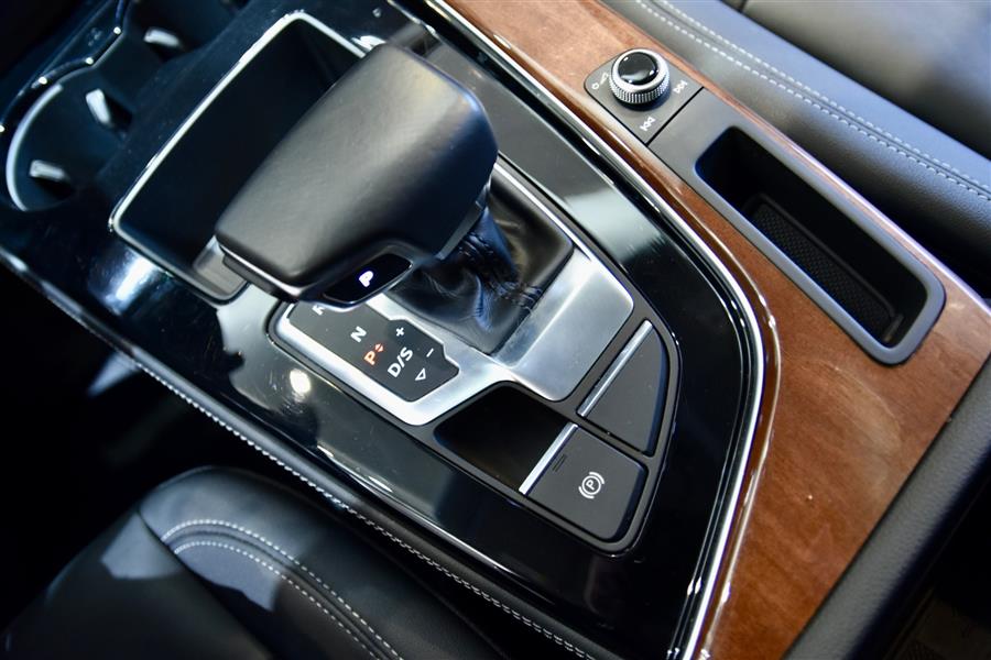 2022 Audi A4 quattro Premium Plus 40 TFSI photo