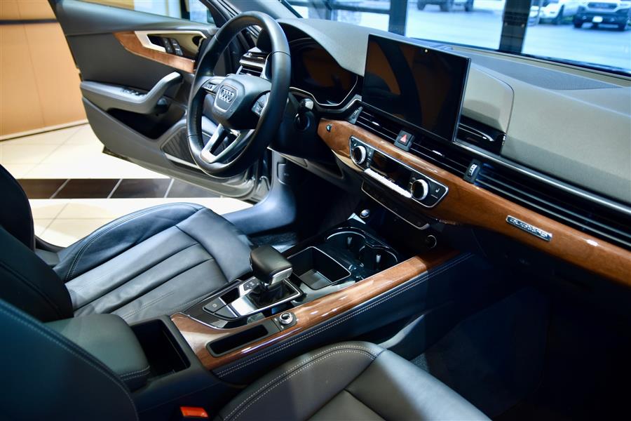 2022 Audi A4 quattro Premium Plus 40 TFSI photo