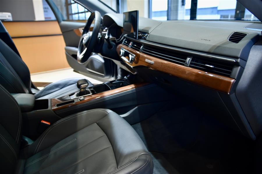 2022 Audi A4 quattro Premium Plus 40 TFSI photo