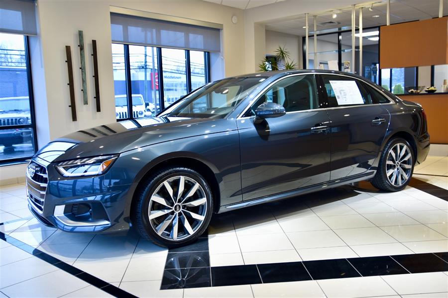2022 Audi A4 quattro Premium Plus 40 TFSI photo