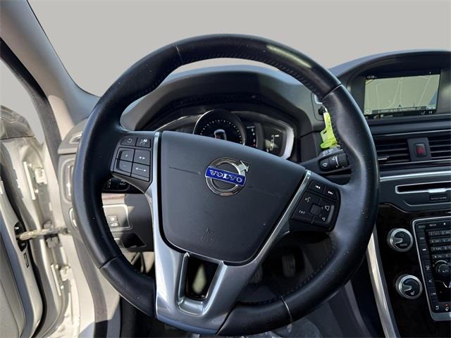 2016 Volvo XC70 T5 Platinum photo