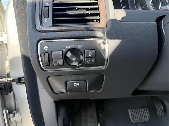 2016 Volvo XC70 T5 Platinum photo
