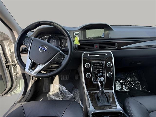 2016 Volvo XC70 T5 Platinum photo