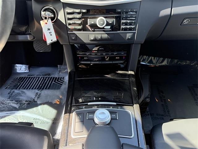 2011 Mercedes-Benz E-Class E350 4MATIC Luxury photo