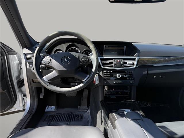 2011 Mercedes-Benz E-Class E350 4MATIC Luxury photo