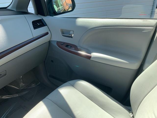 2012 Toyota Sienna XLE 7-Passenger photo