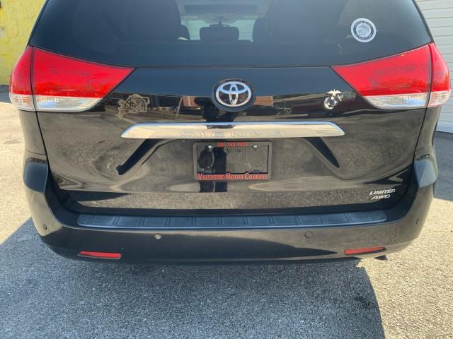 2012 Toyota Sienna XLE 7-Passenger photo