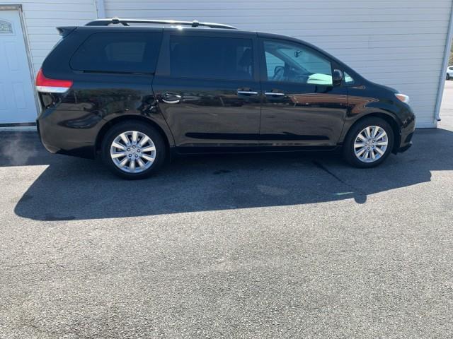 2012 Toyota Sienna XLE 7-Passenger photo
